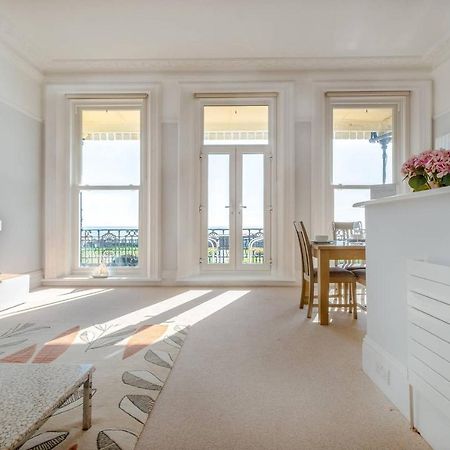Spectacular Sea Views! Stylish Apt With Balcony Apartman Brighton Kültér fotó