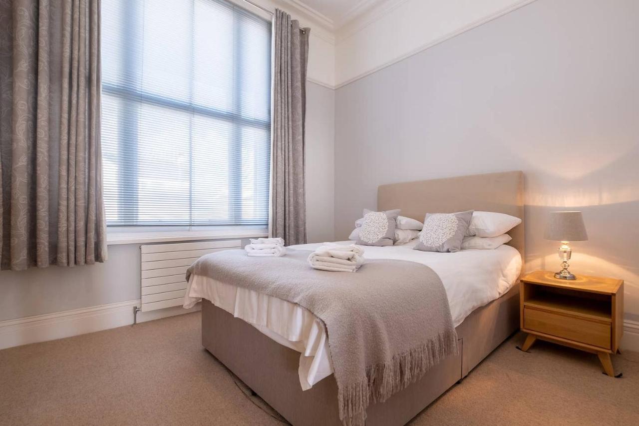 Spectacular Sea Views! Stylish Apt With Balcony Apartman Brighton Kültér fotó
