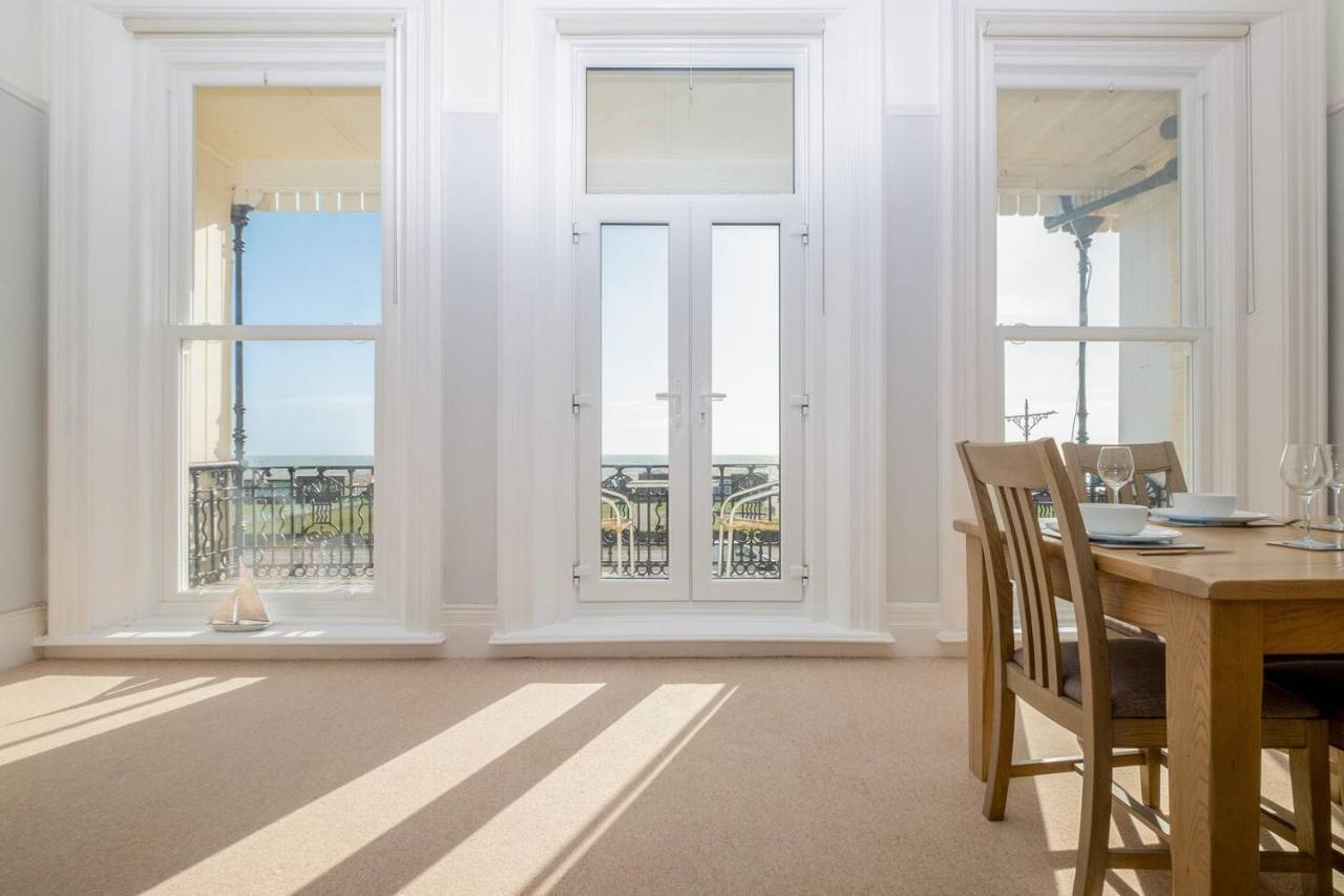 Spectacular Sea Views! Stylish Apt With Balcony Apartman Brighton Kültér fotó