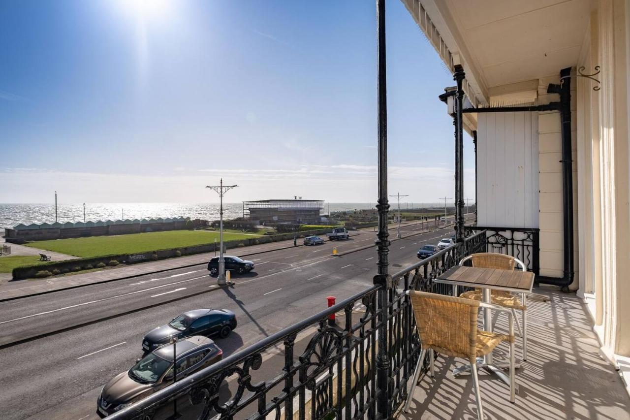 Spectacular Sea Views! Stylish Apt With Balcony Apartman Brighton Kültér fotó